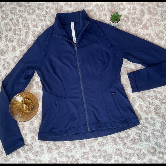 RARE lululemon 2016 Lightly Jacket in Hero Blue, Great Condition - Picture 3 of 8
